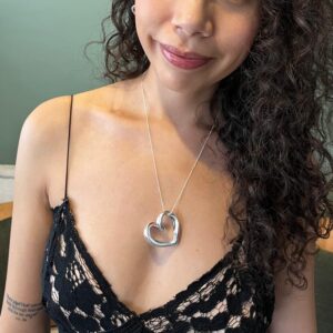 Collar de silueta corazón