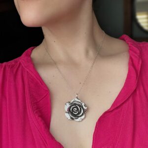 Collar de Rosa gigante